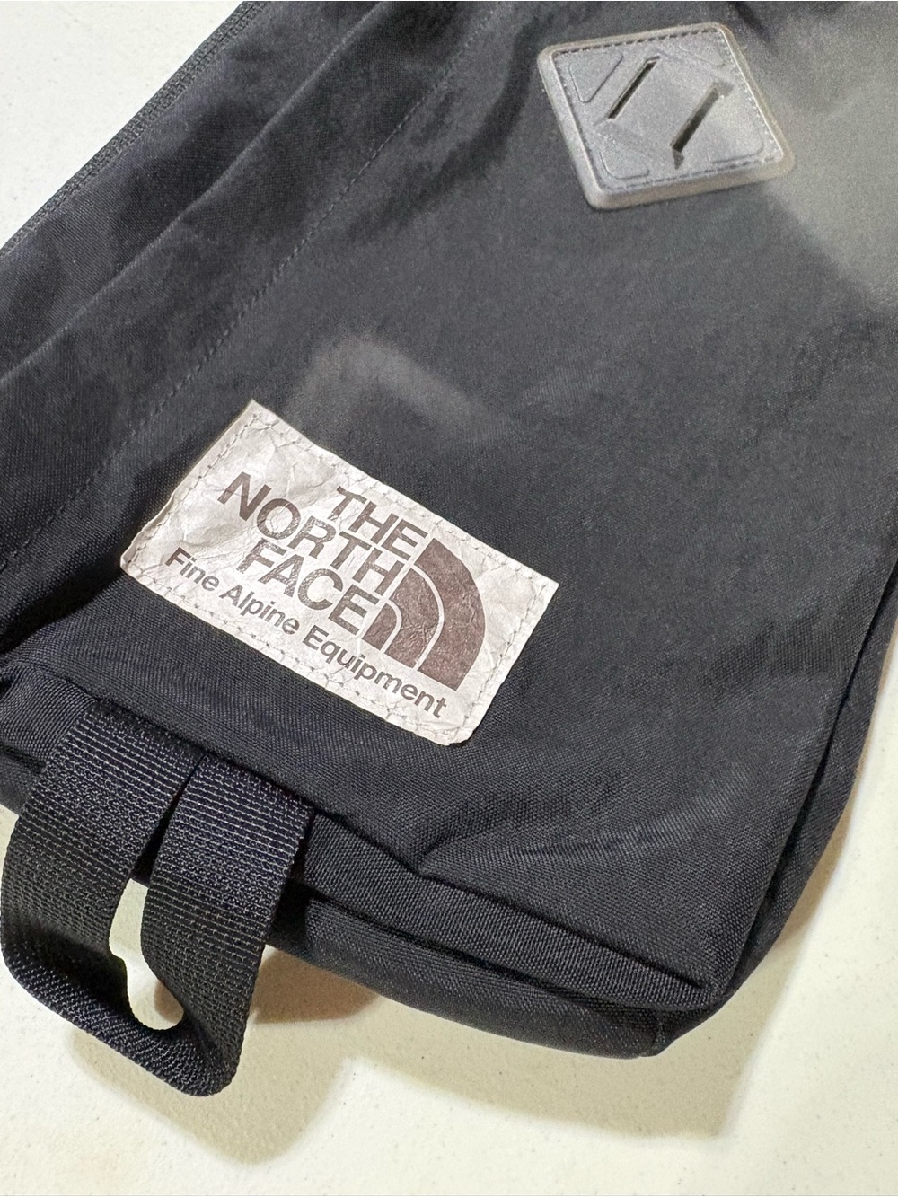 The North Face Black Men’s Compact Sling Backpack